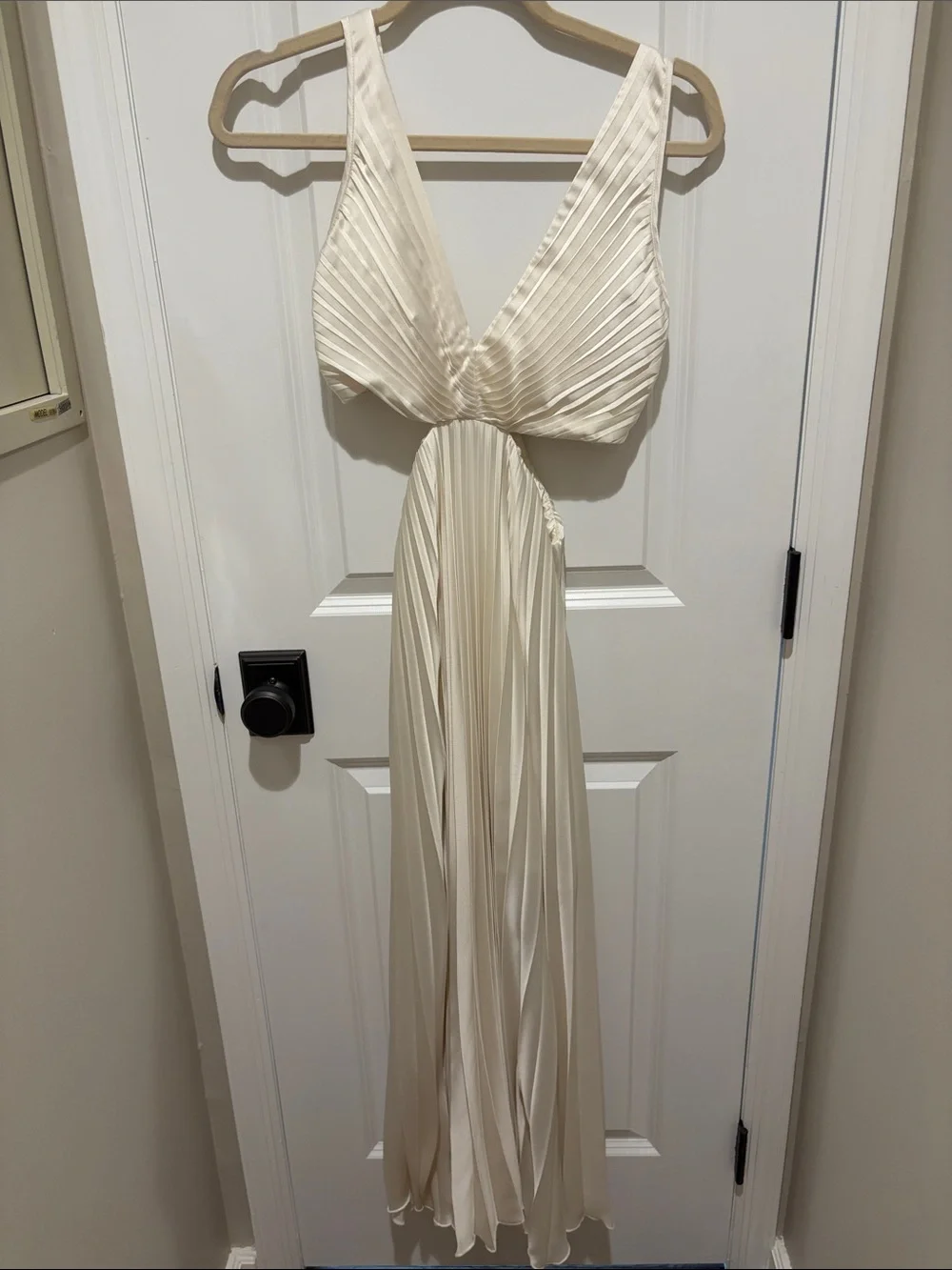 Abercrombie & Fitch Cream Pleated V-Neck Maxi Dress